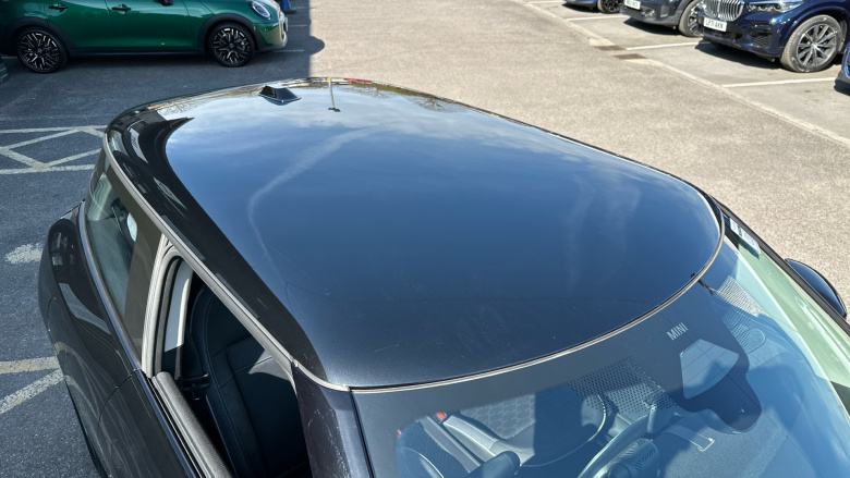 MINI Cooper 135kW E Classic 41kWh 3dr Auto Electric Hatchback